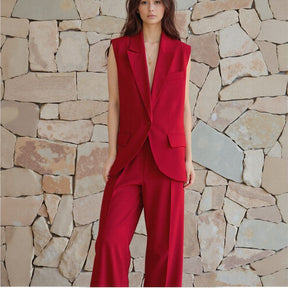 Conjunto Antoinette™ com Colete Alfaiatado e Calça de Linhas Alongadas / Clássico, Feminino e Inesquecível!