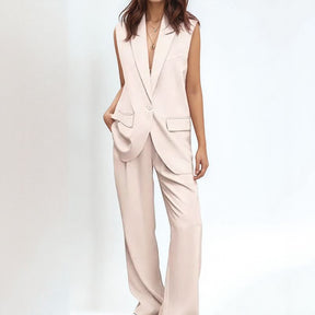 Conjunto Antoinette™ com Colete Alfaiatado e Calça de Linhas Alongadas / Clássico, Feminino e Inesquecível!